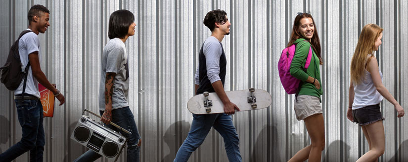 image representing a group of teenagers and young people
